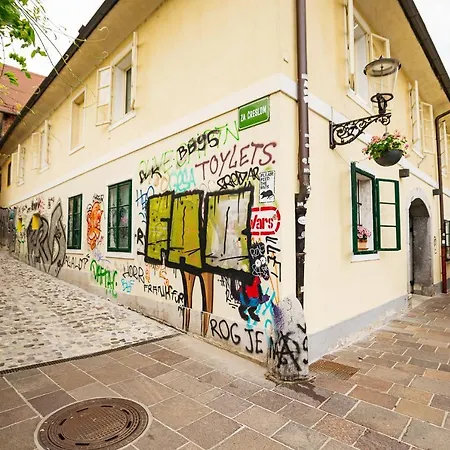 Apartman 150 Steps To The Main Square *