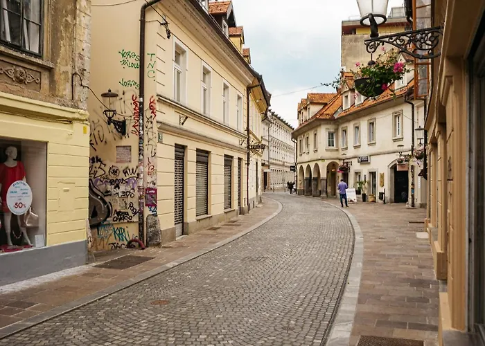 Apartman 150 Steps To The Main Square *