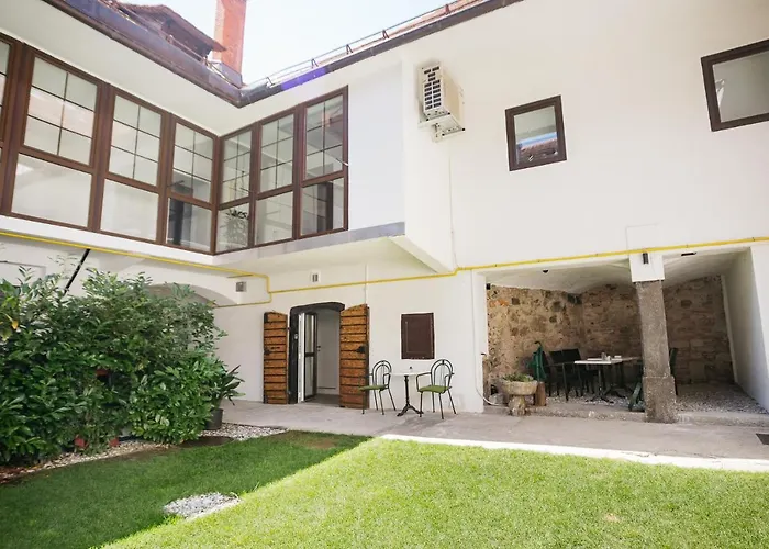 150 Steps To The Main Square Apartman