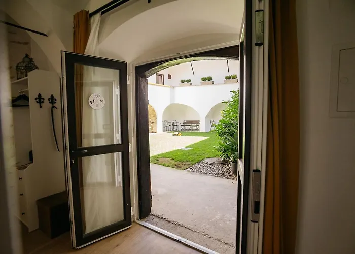 דירה 150 Steps To The Main Square