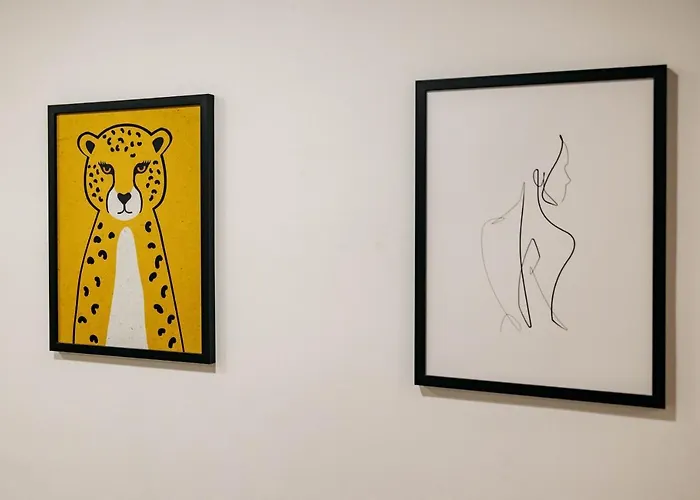 150 Steps To The Main Square شقة *