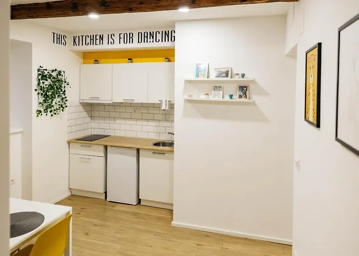 شقة 150 Steps To The Main Square *